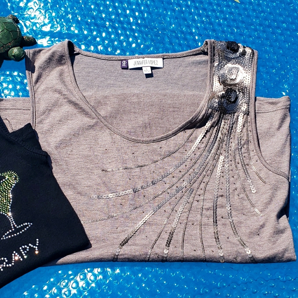 2 tank tops - Picture 4 of 13